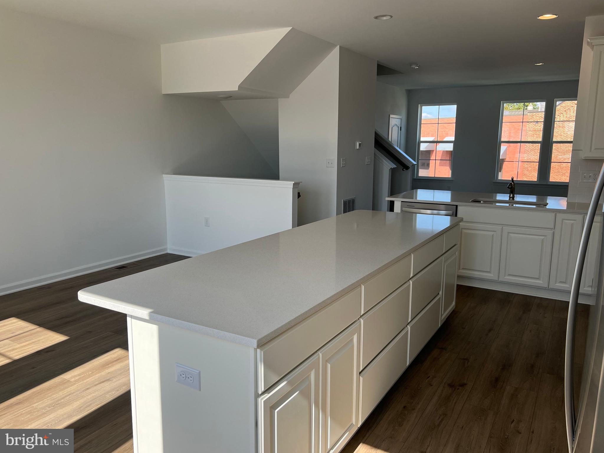 LOFTS AT CREEKSIDE - Residential Lease