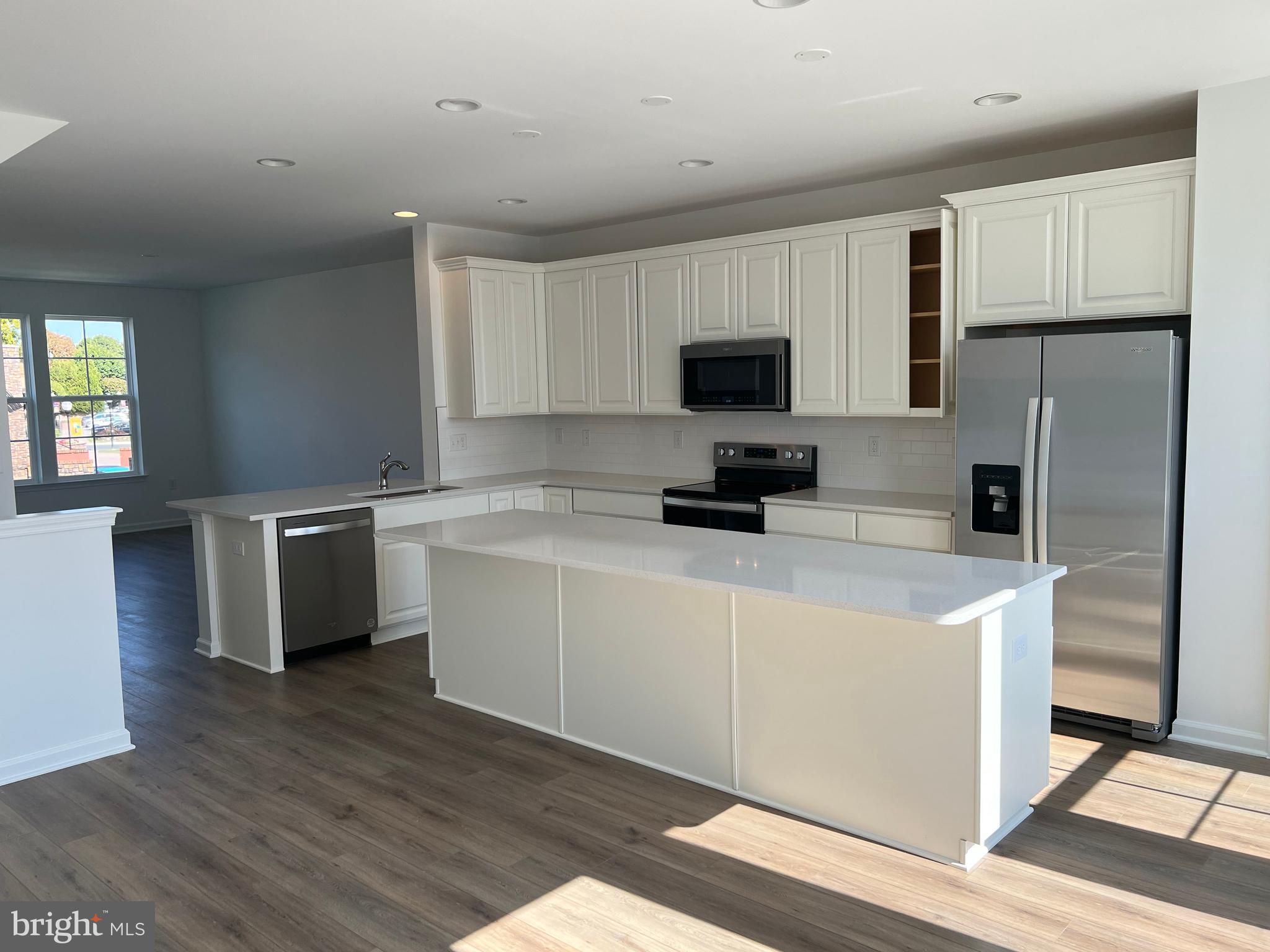 LOFTS AT CREEKSIDE - Residential Lease