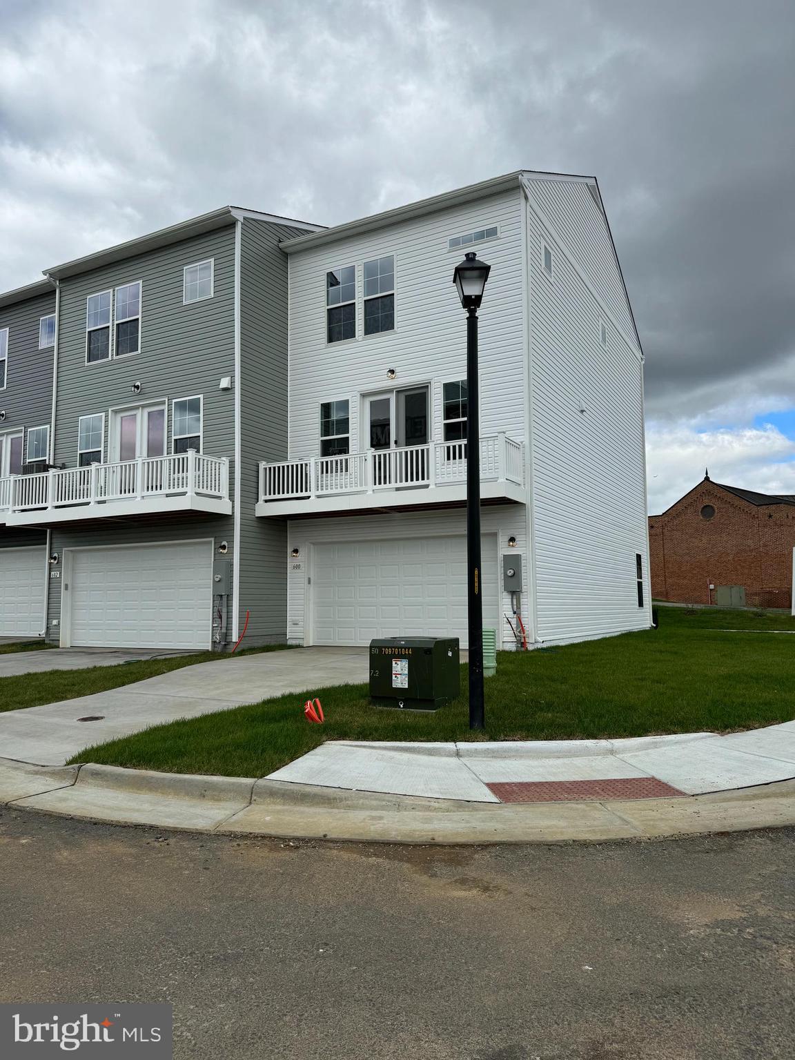 LOFTS AT CREEKSIDE - Residential Lease