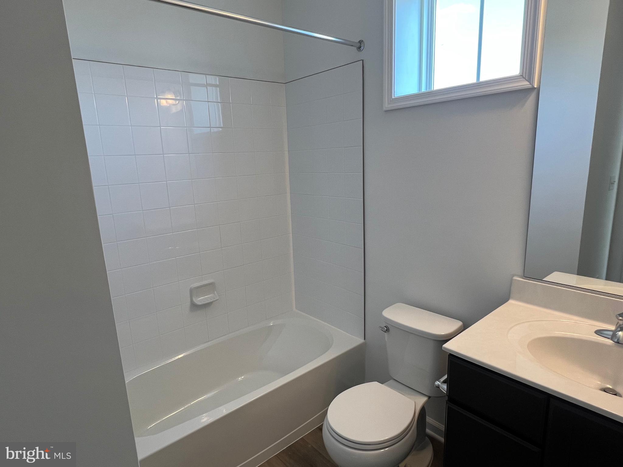 LOFTS AT CREEKSIDE - Residential Lease