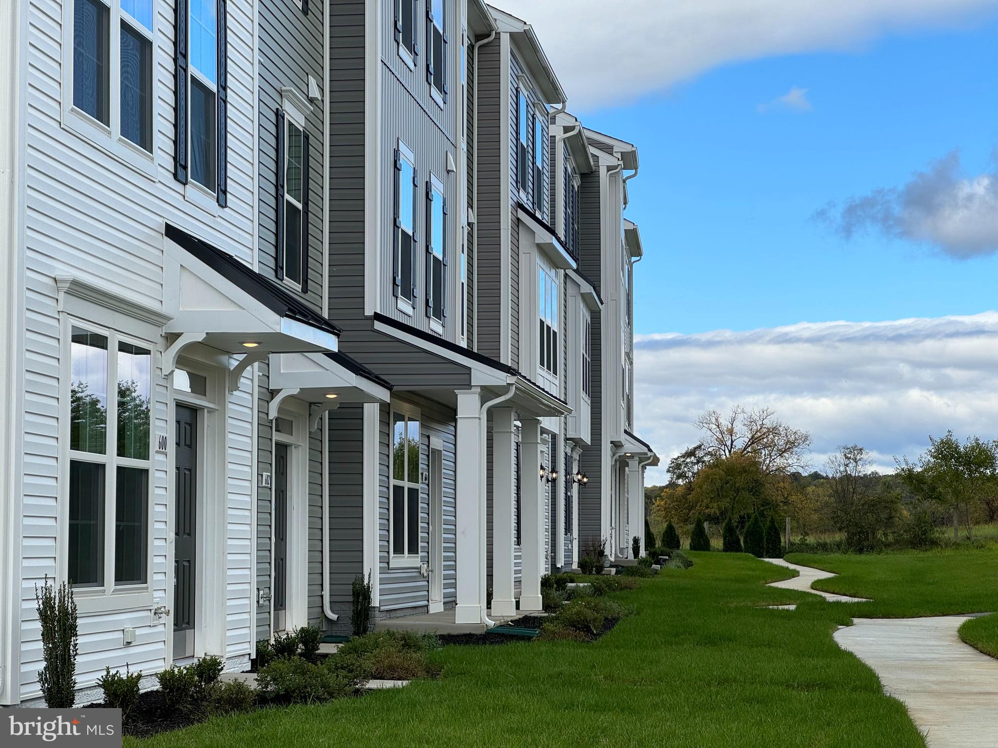 LOFTS AT CREEKSIDE - Residential Lease