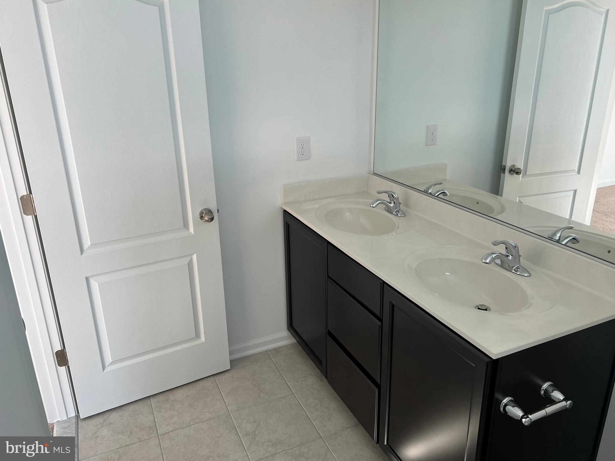 LOFTS AT CREEKSIDE - Residential Lease