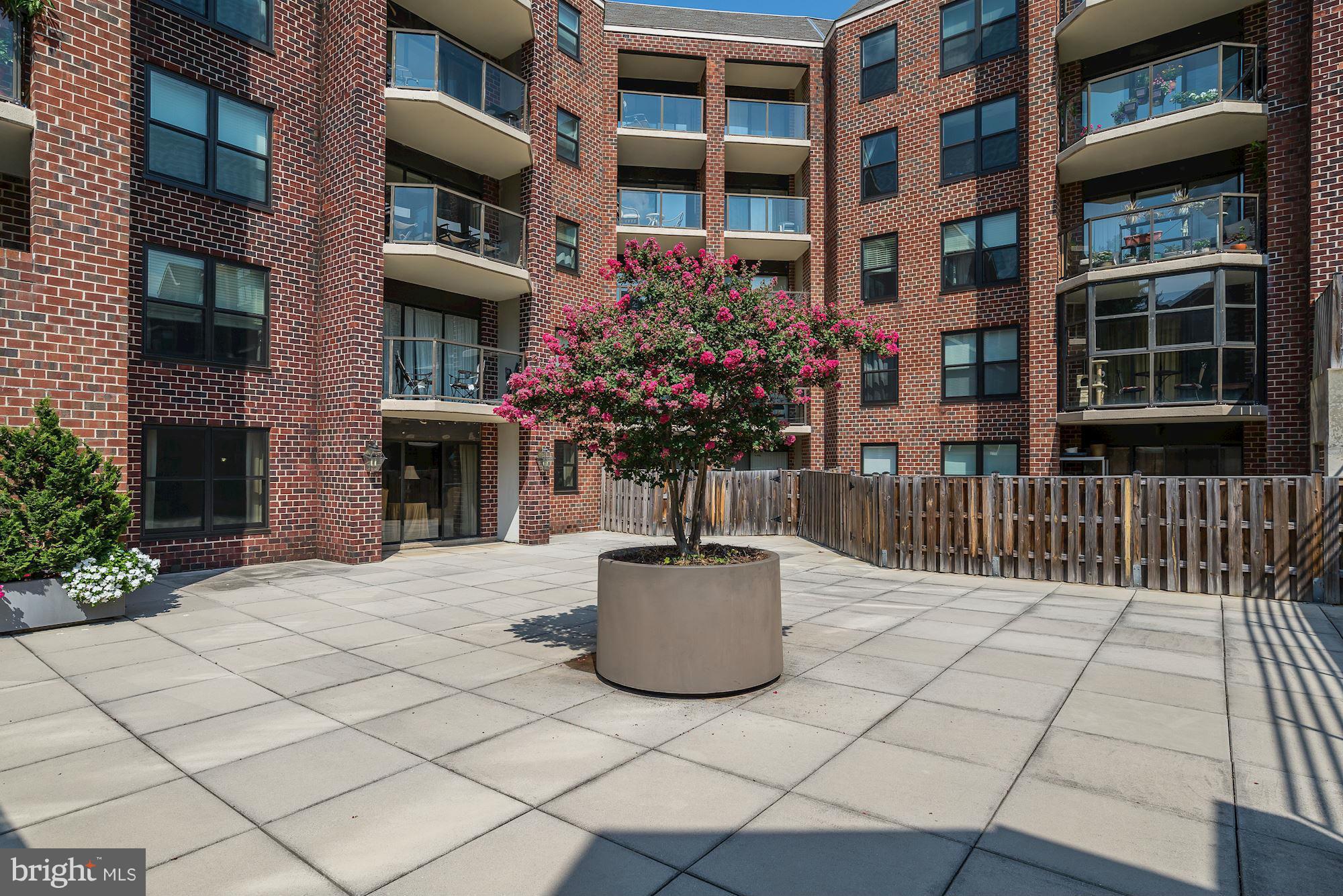 ASTORIA - Residential