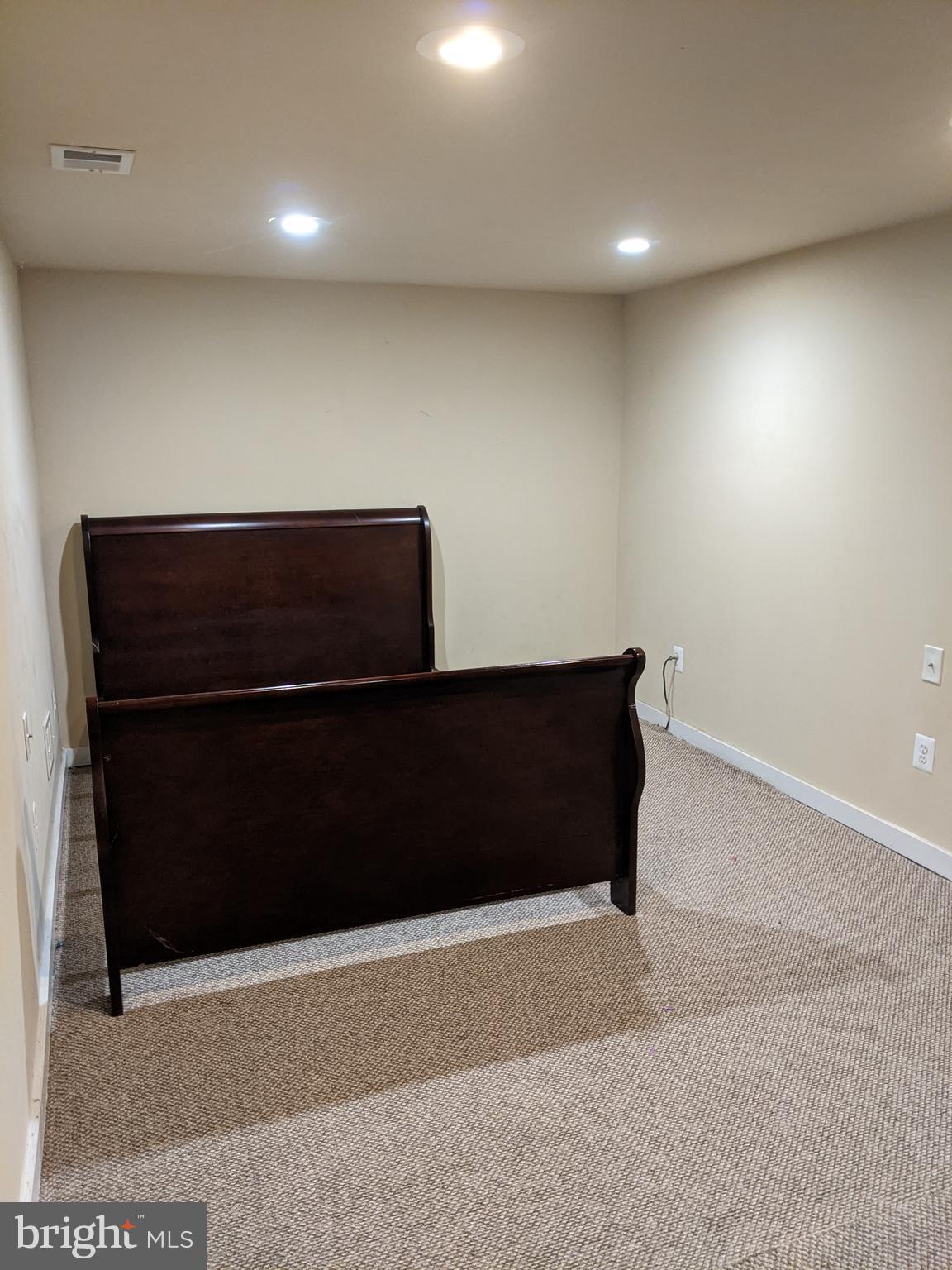 LAKE BRADDOCK - Residential