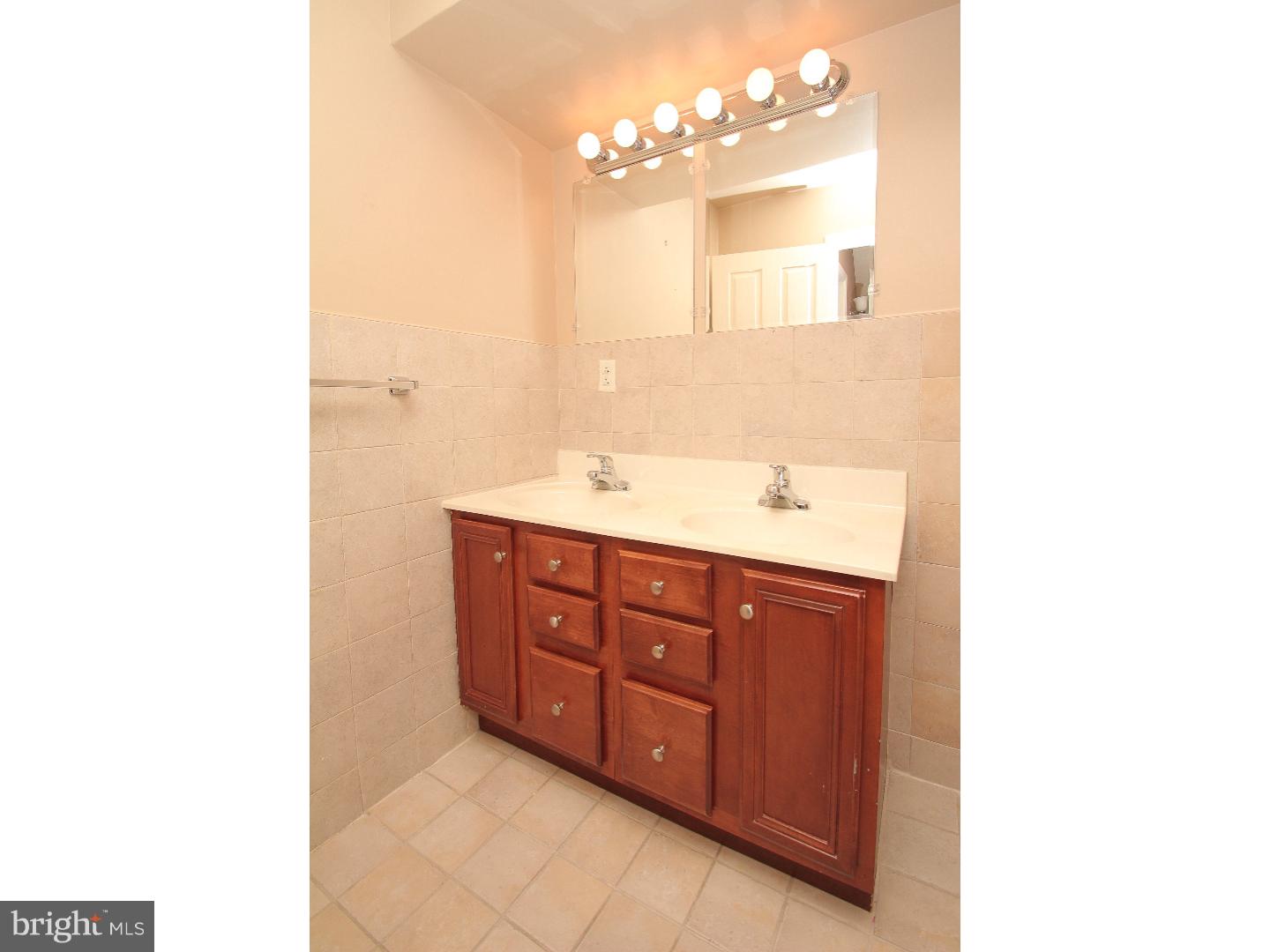 OLDE KENSINGTON - Residential Lease