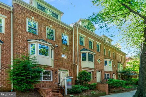 Photo of 2622 N Fairfax Drive, ARLINGTON, VA 22201 (MLS # VAAR2072058)