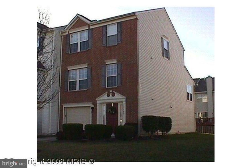 Ready now, move in tomorrow!! Wonderful Location!! 3 Level end unit town-home. 3 Bedrooms 2 full 2 half baths. Walkout basement and 1 car garage. Springwoods, Lakeridge and Woodbridge High are the schools.Owner will consider pets on case to case basis with pet deposit. Sorry no cats. Contact me today to see this beautiful home.