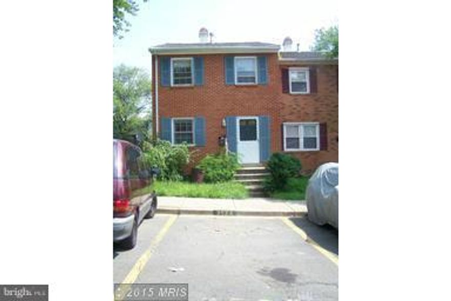 Lovely end unit with 3 bedrooms and 3 level townhome in Dale City. NEW roof, NEW windows, NEW a/c, NEW water heater, NEW stainless steel appliance, New wood-like ceramic tiles in basement and  NEW ceramic tiles in kitchen. Original real hard wood floor on main and upper level. Extra rooms/4th bdrm in the basement. Large fenced in yard. Close to interstate, shopping, and restaurants.