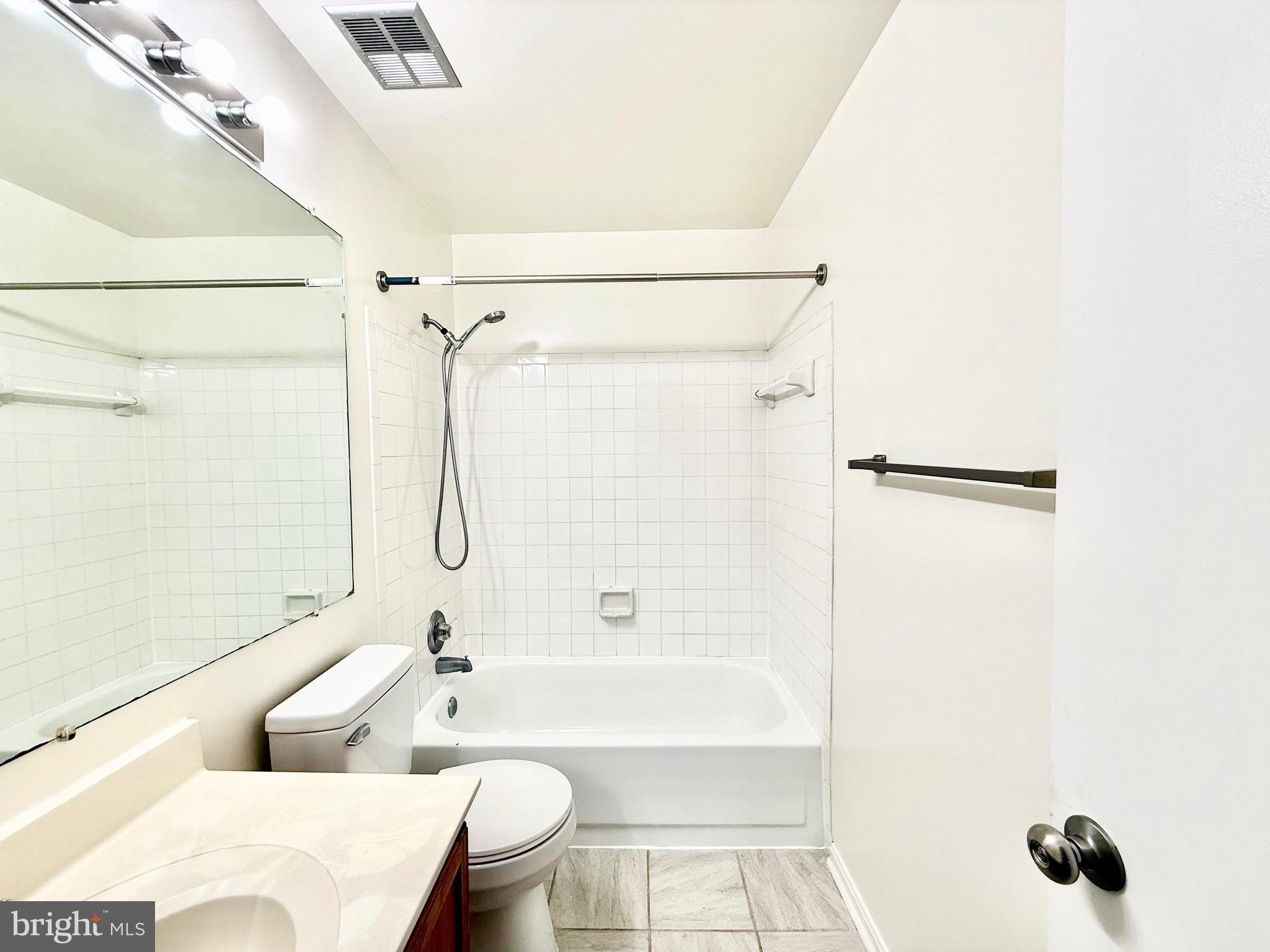 STONINGTON CONDOMINIUMS - Residential Lease