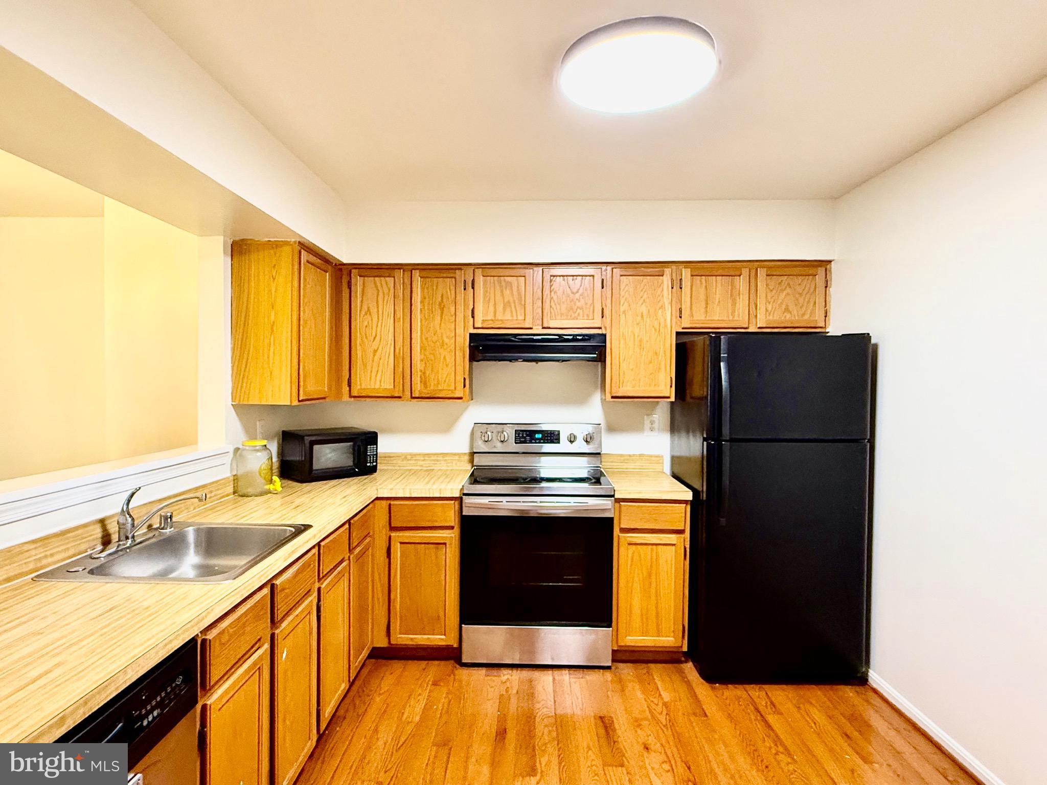 STONINGTON CONDOMINIUMS - Residential Lease