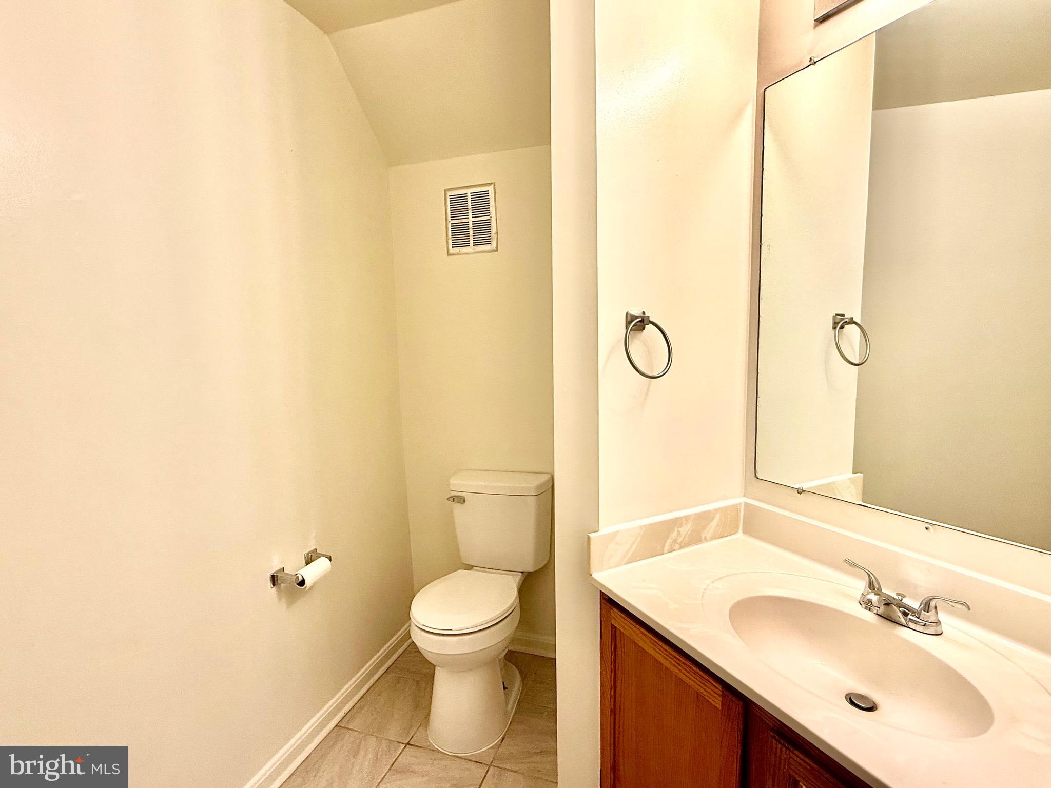 STONINGTON CONDOMINIUMS - Residential Lease