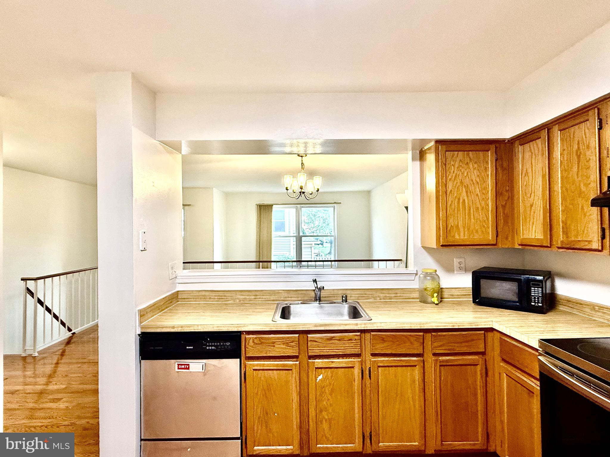 STONINGTON CONDOMINIUMS - Residential Lease