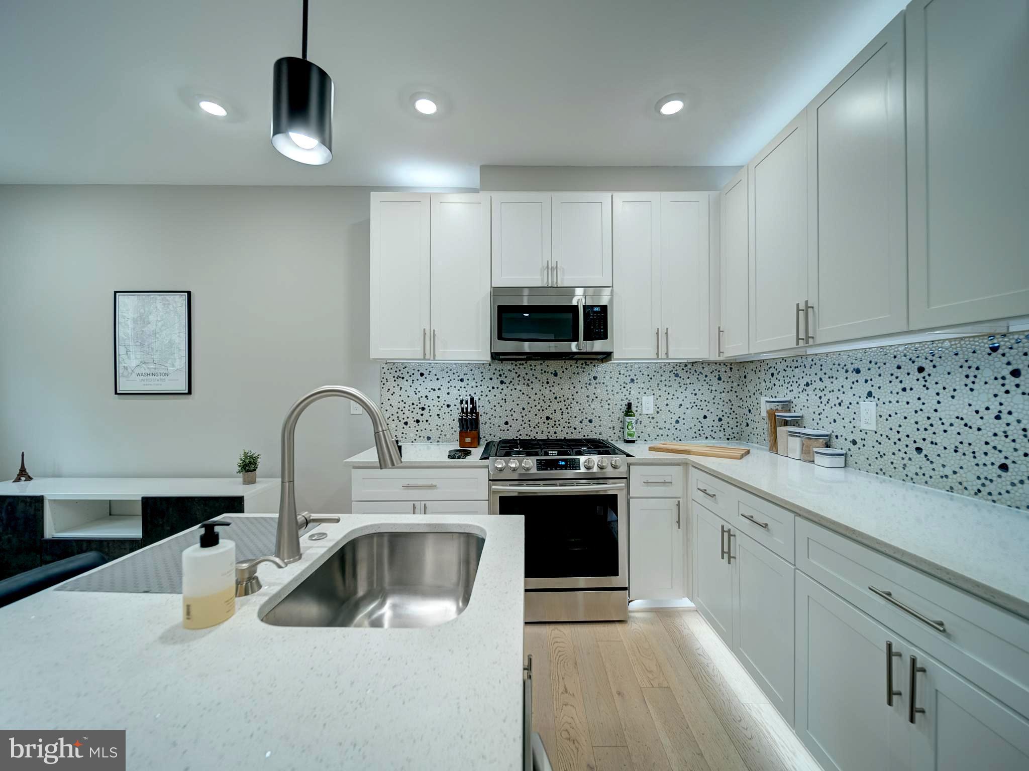 2109 M STREET NE 5
