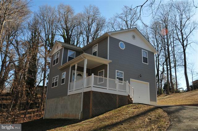 4bdrm 2.5 bath one car garage, front porch. Den / office off living room, deck off dining room. Grass mowing is included in rent.
>>>NO PETS OR SMOKING IN THE HOUSE<<< $25 App fee per adult, each adult (over 18) must be on lease. Each adult must fill out a separate application. One year lease required. Renter insurance required. Move in time must be within two weeks of application acceptance. LL requires a minimum 650 credit score.