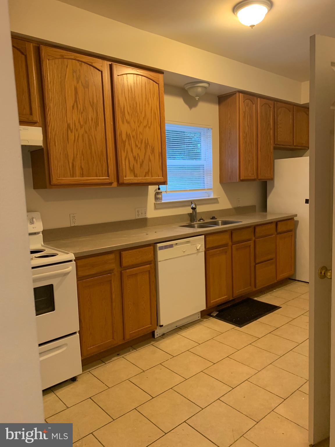 HOLIDAY BEACH - Residential Lease