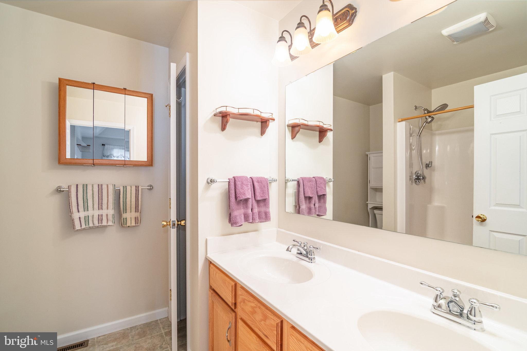 APPLE CREEK FARMS - Residential