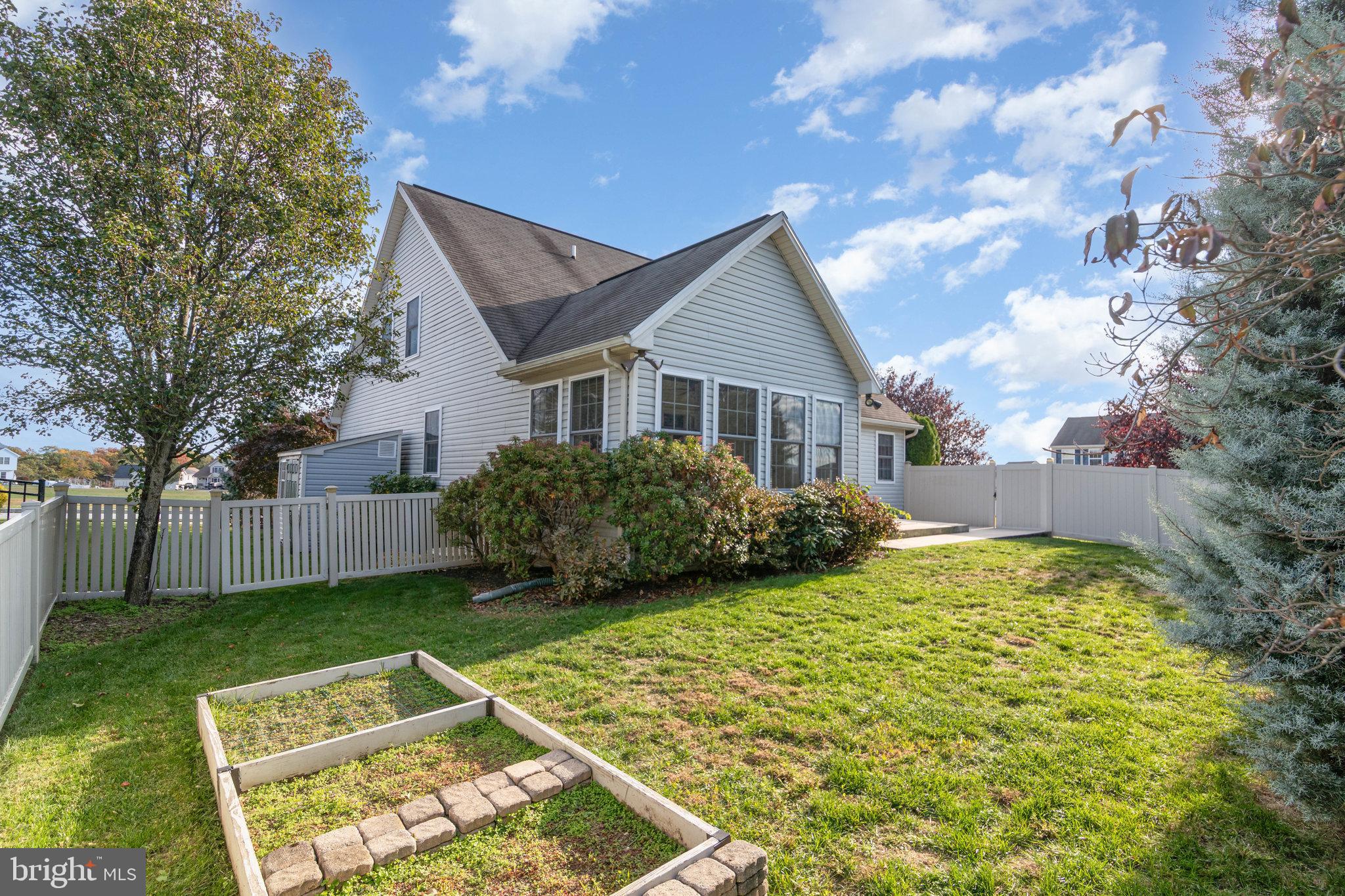 APPLE CREEK FARMS - Residential