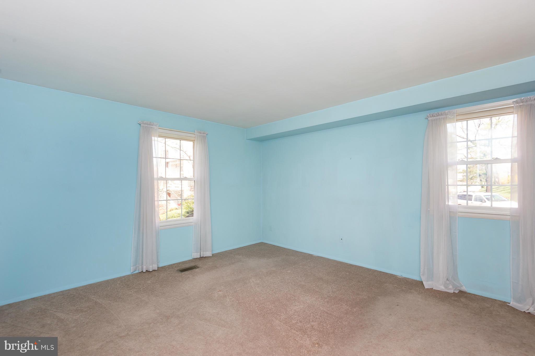 HOMELAND SOUTHWAY - Residential