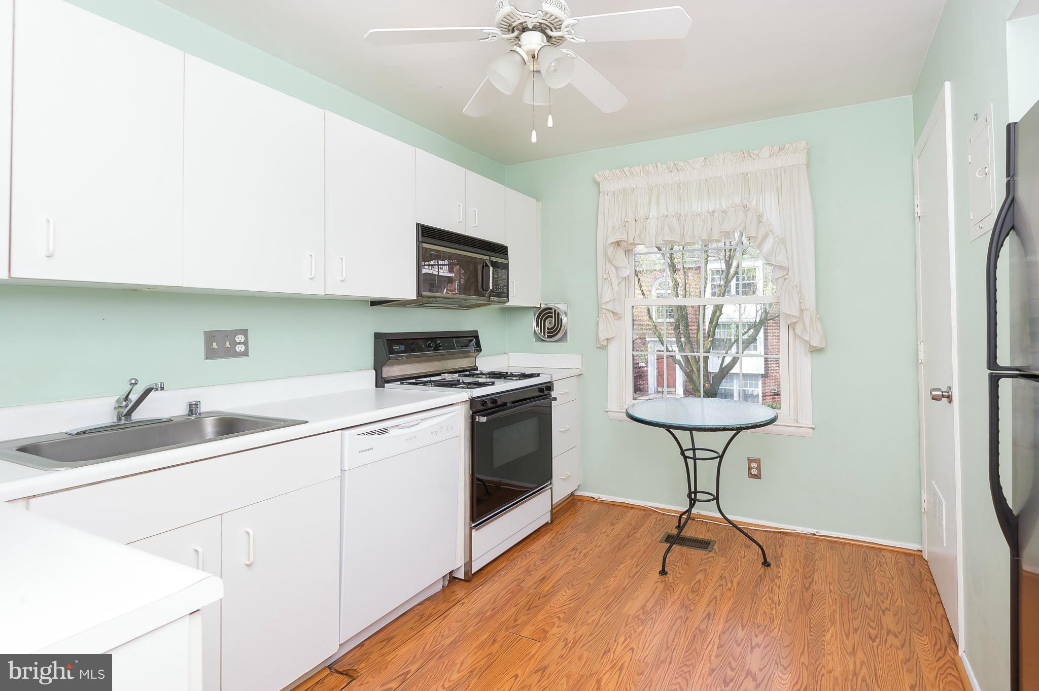 HOMELAND SOUTHWAY - Residential