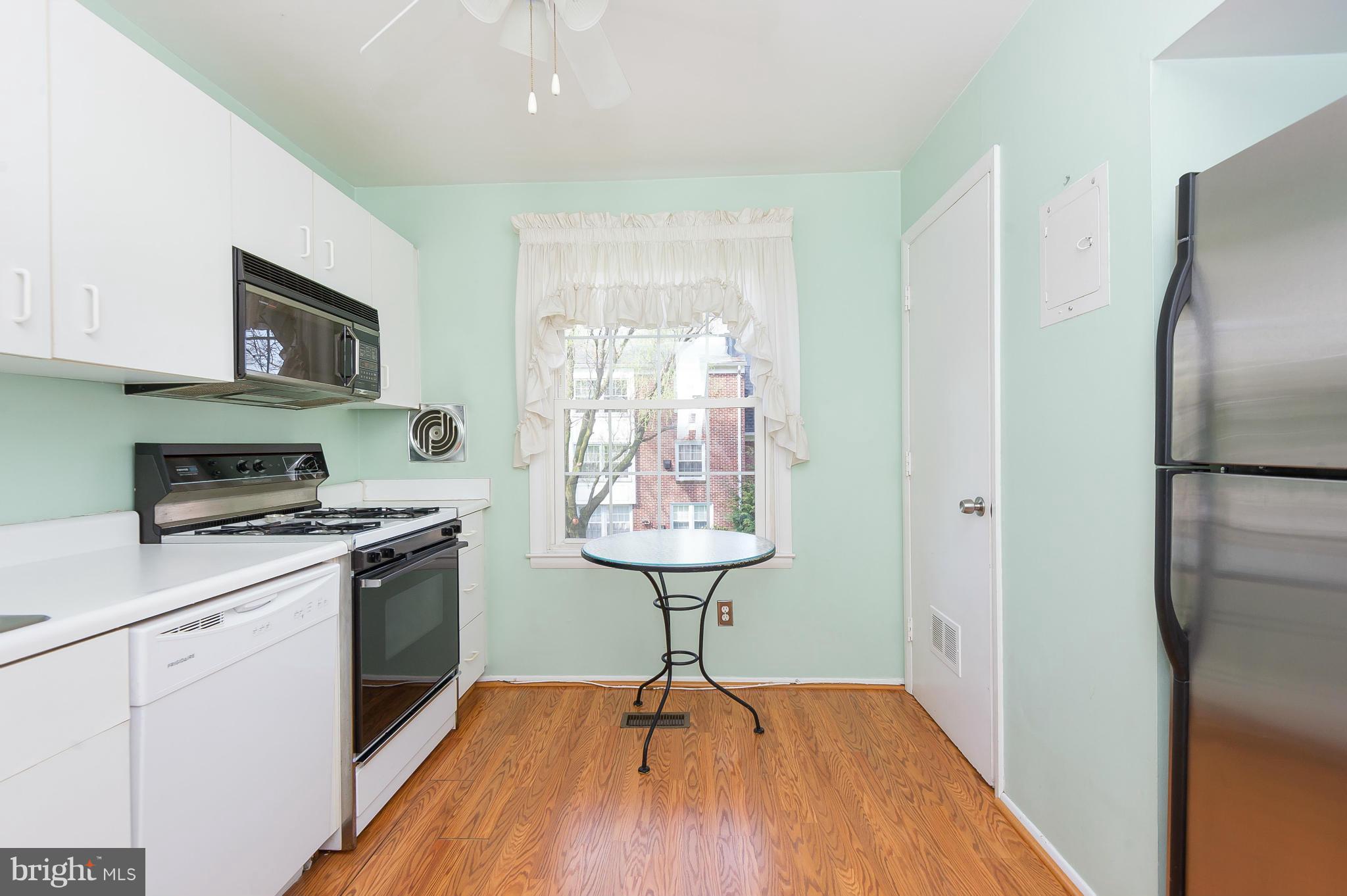 HOMELAND SOUTHWAY - Residential