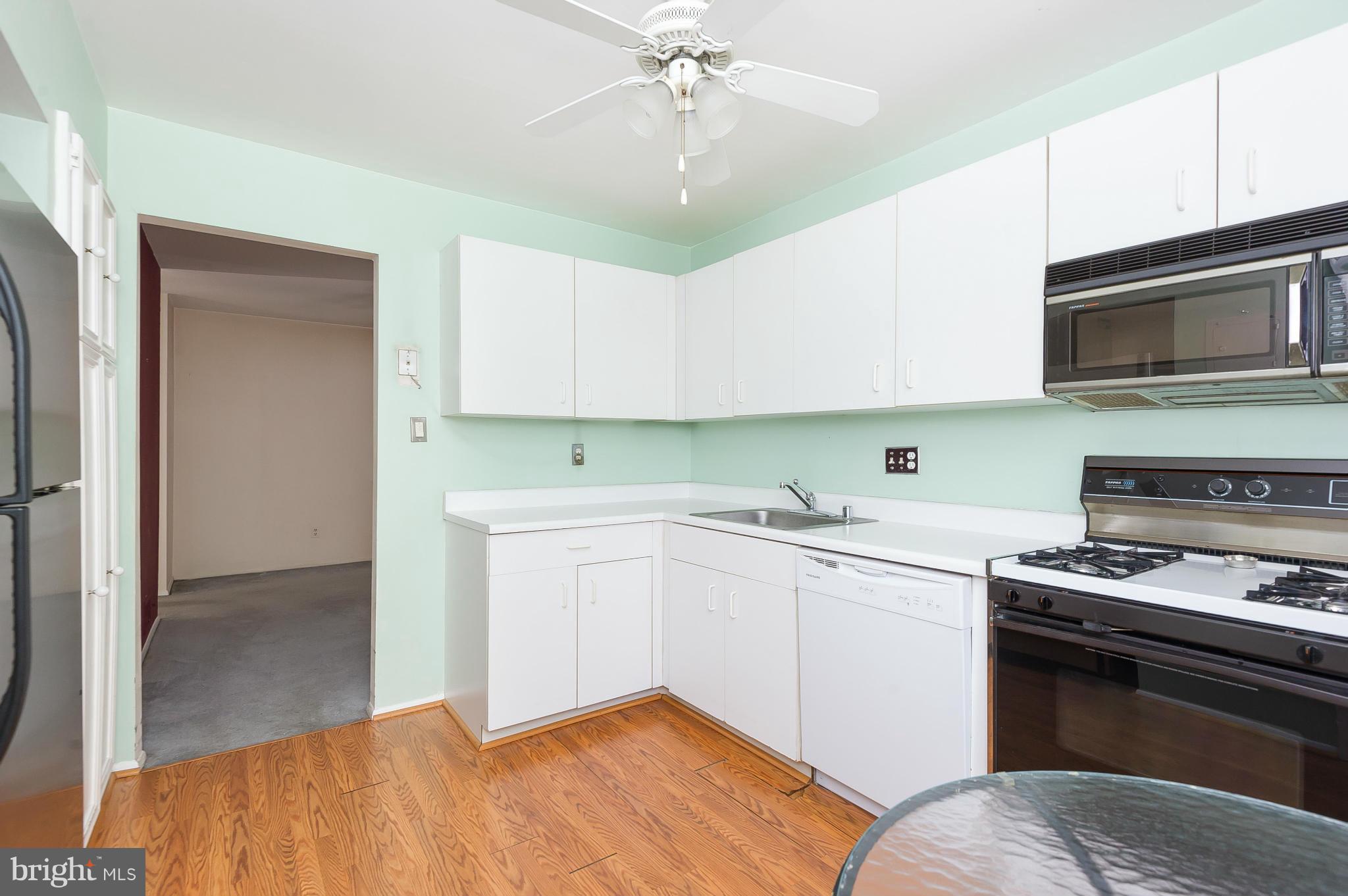 HOMELAND SOUTHWAY - Residential