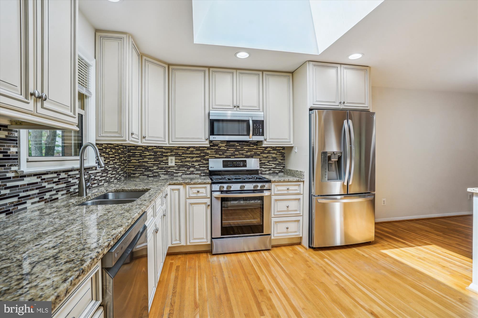 ROLLING VALLEY - Residential Lease