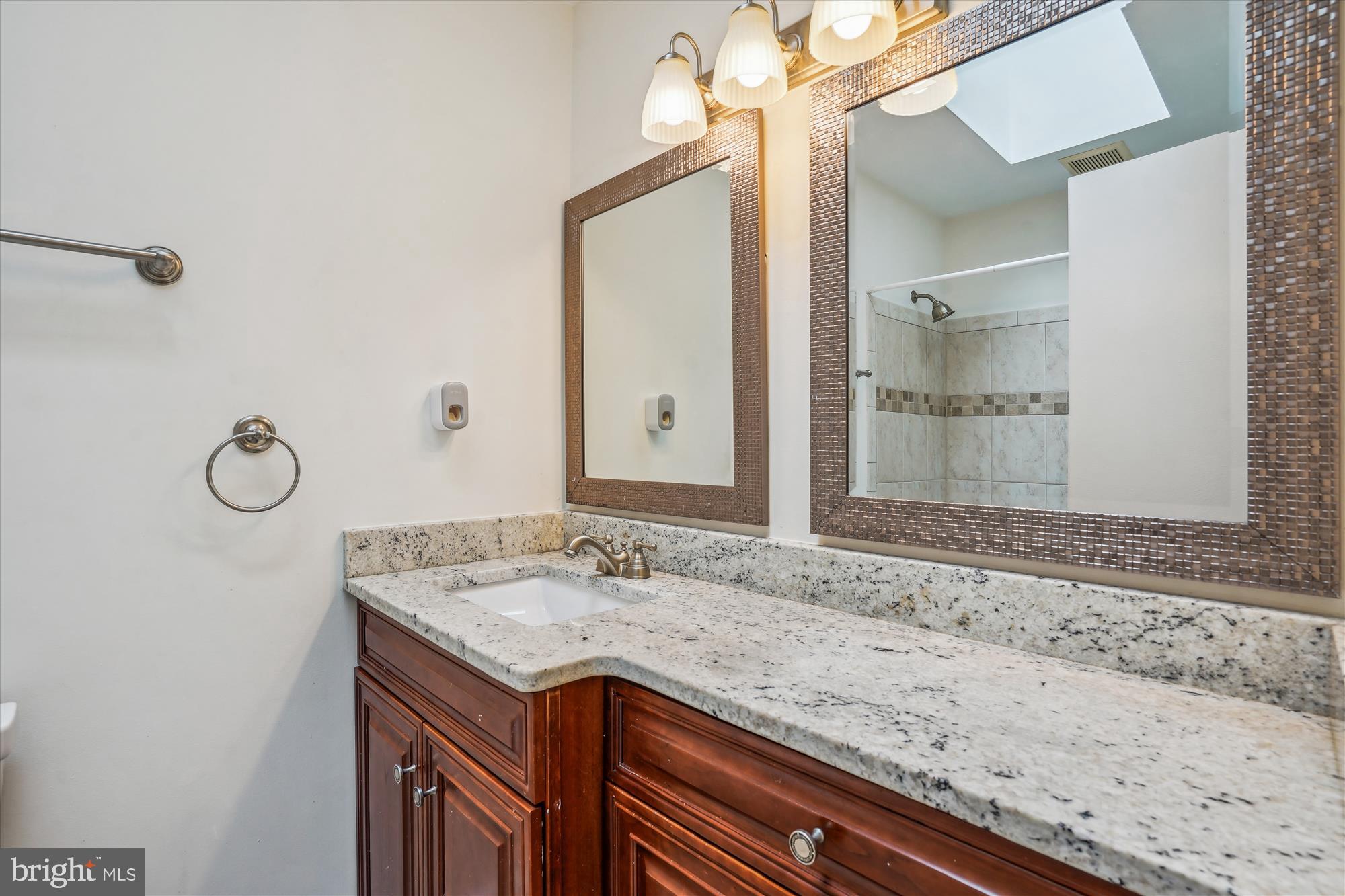 ROLLING VALLEY - Residential Lease