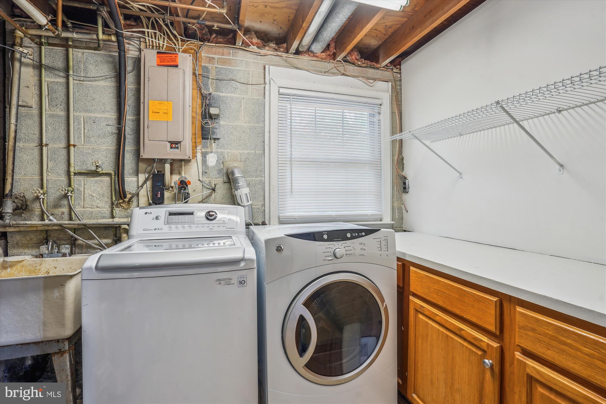 ROLLING VALLEY - Residential Lease