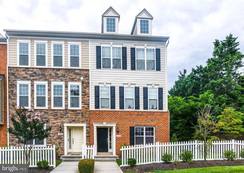Townhouse For Sale - 7200 Wood Meadow Way<br/> LANHAM, MD 20706