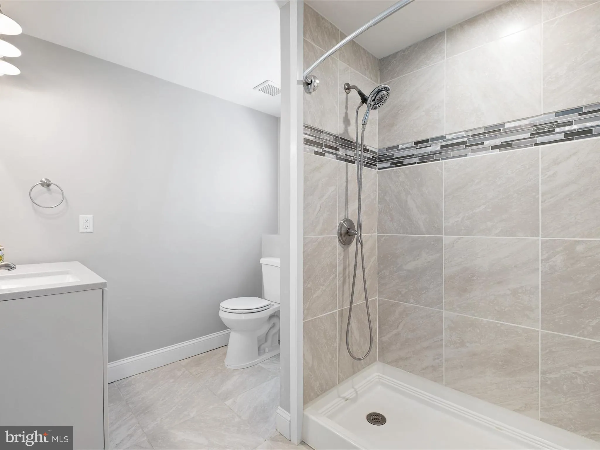 Wilmington, Delaware 19808, United States, 3 Bedrooms Bedrooms, ,2 BathroomsBathrooms,Residential,Contingent,156467