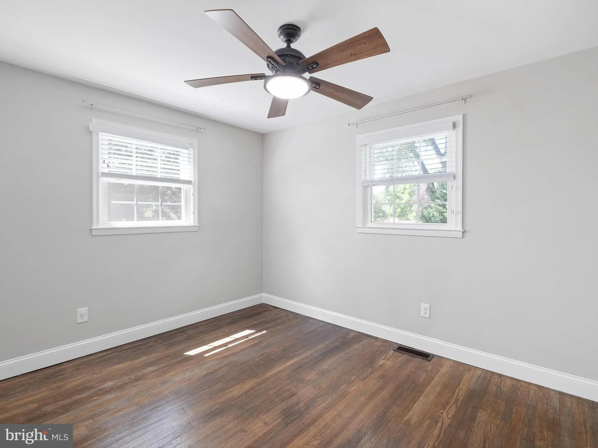 Wilmington, Delaware 19808, United States, 3 Bedrooms Bedrooms, ,2 BathroomsBathrooms,Residential,Contingent,156467