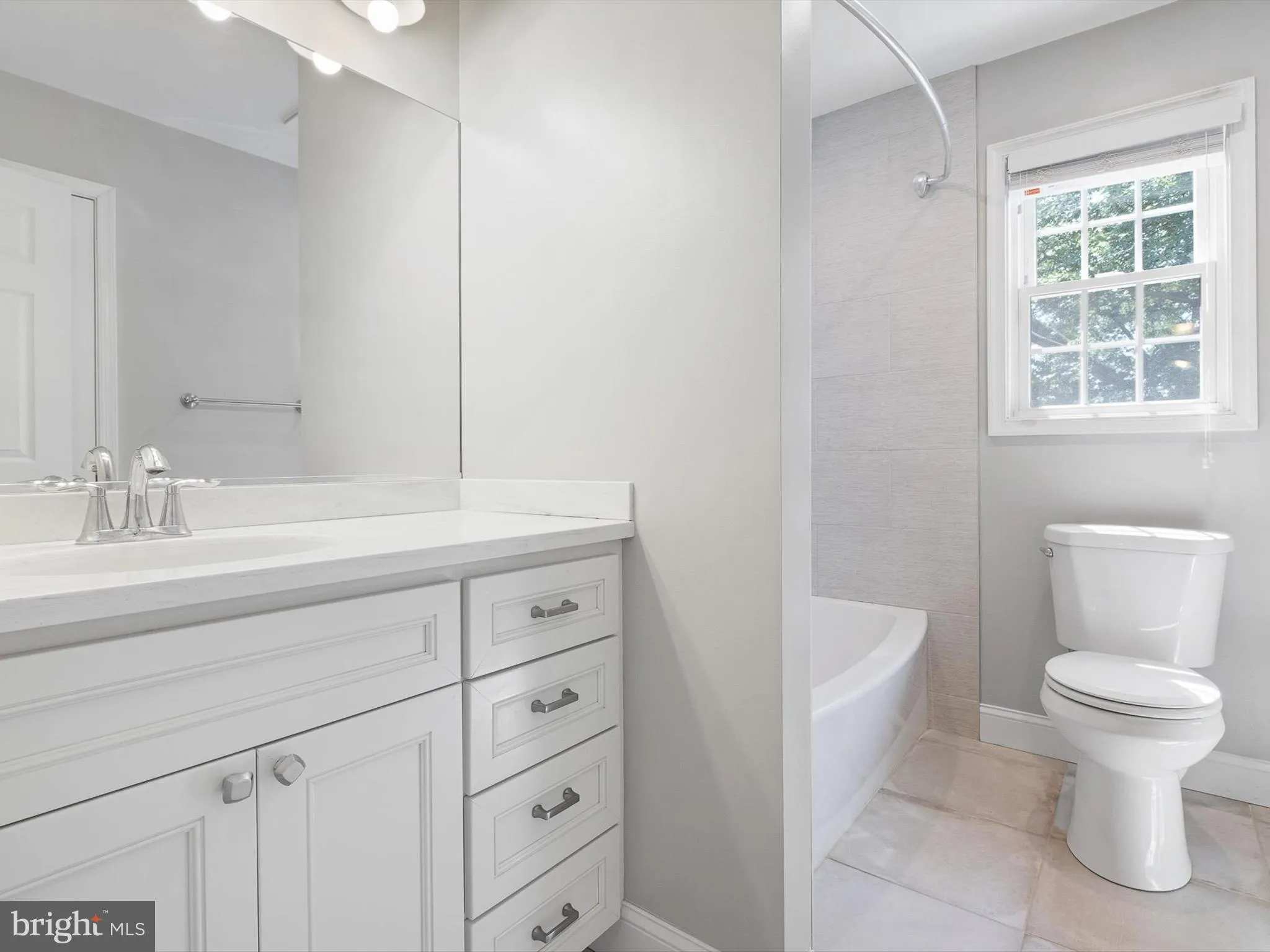 Wilmington, Delaware 19808, United States, 3 Bedrooms Bedrooms, ,2 BathroomsBathrooms,Residential,Contingent,156467