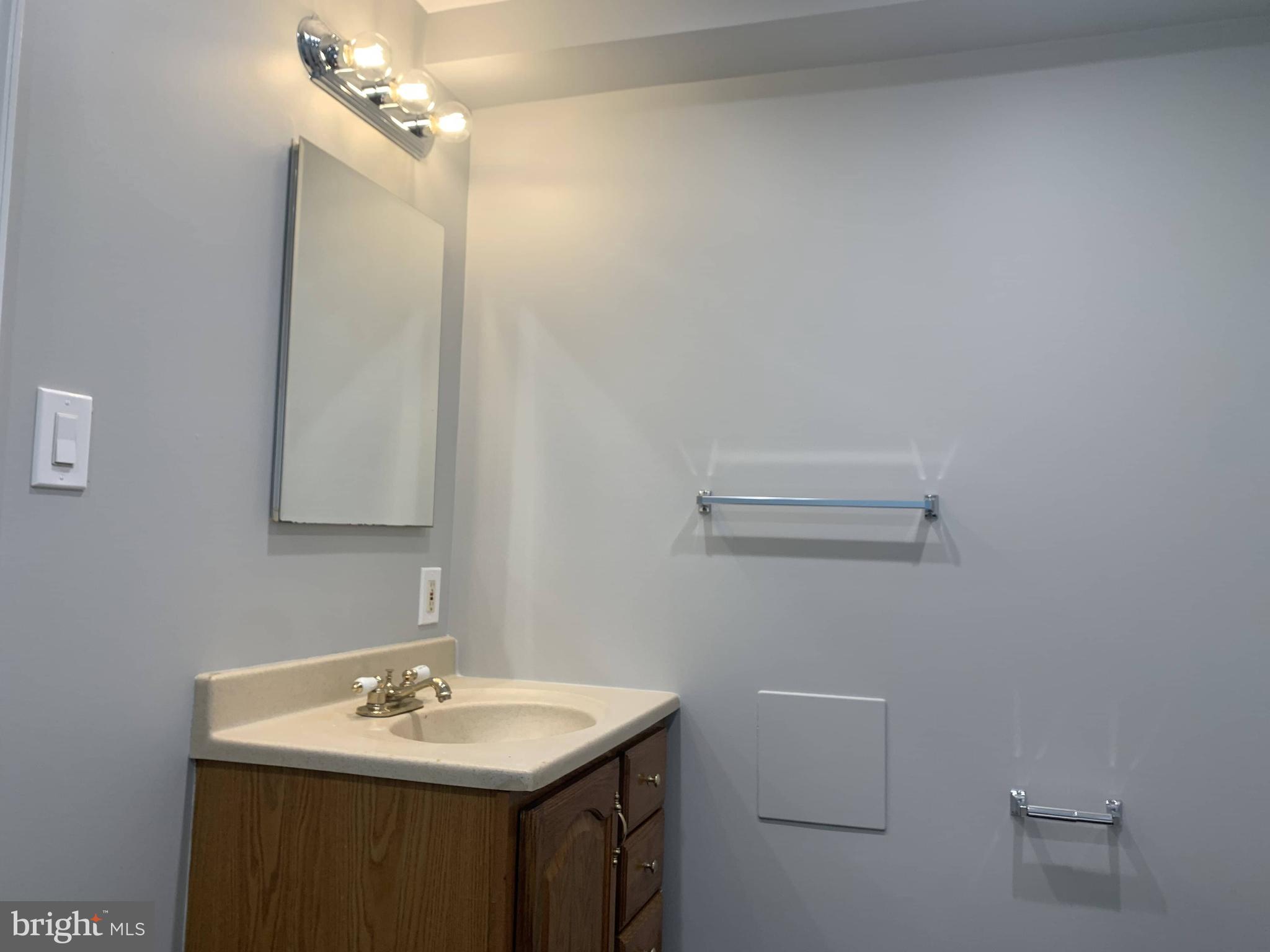 GUNNERS LAKE VILLAGE - Residential Lease