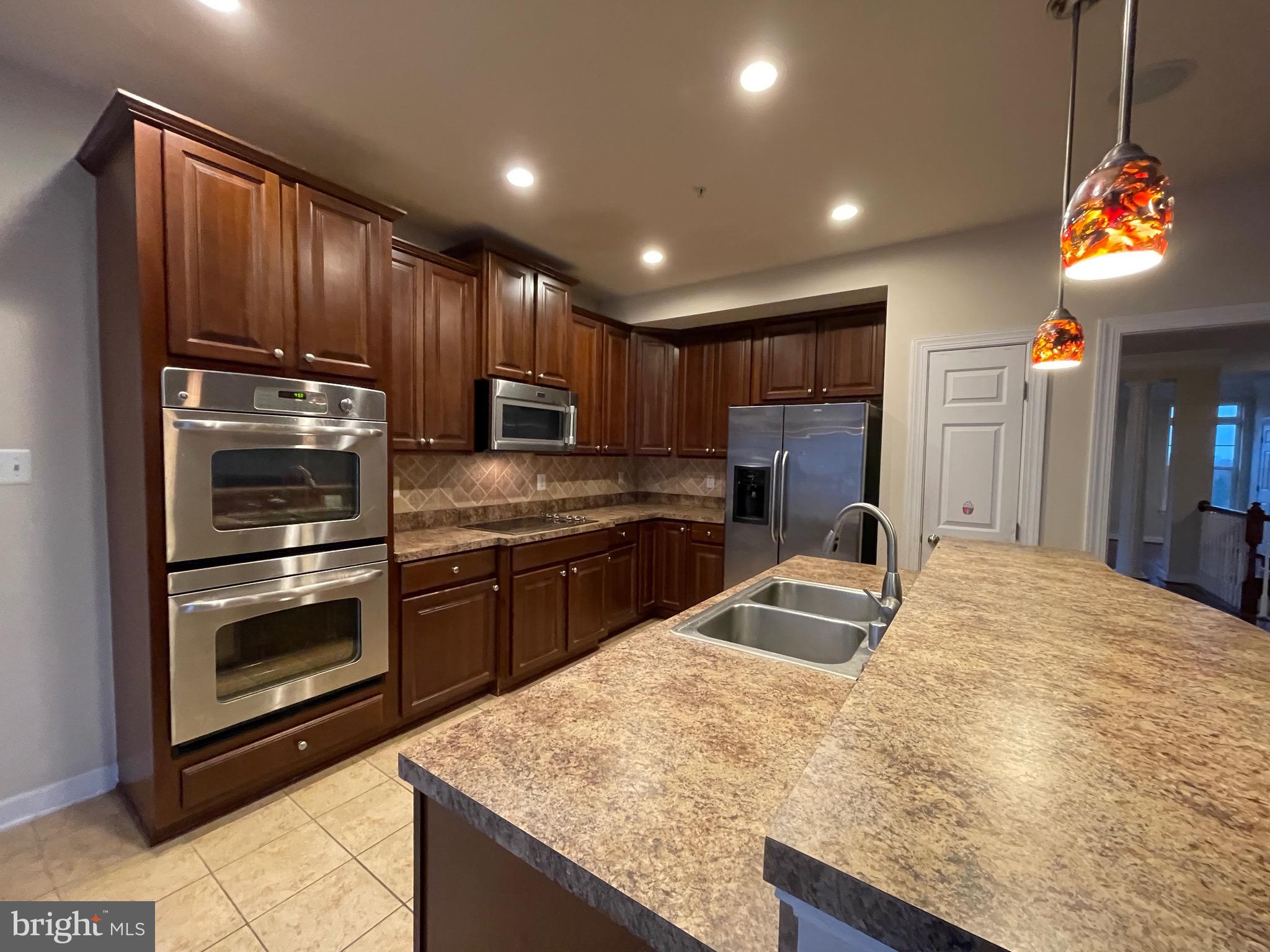 VILLAGES OF URBANA - Residential Lease