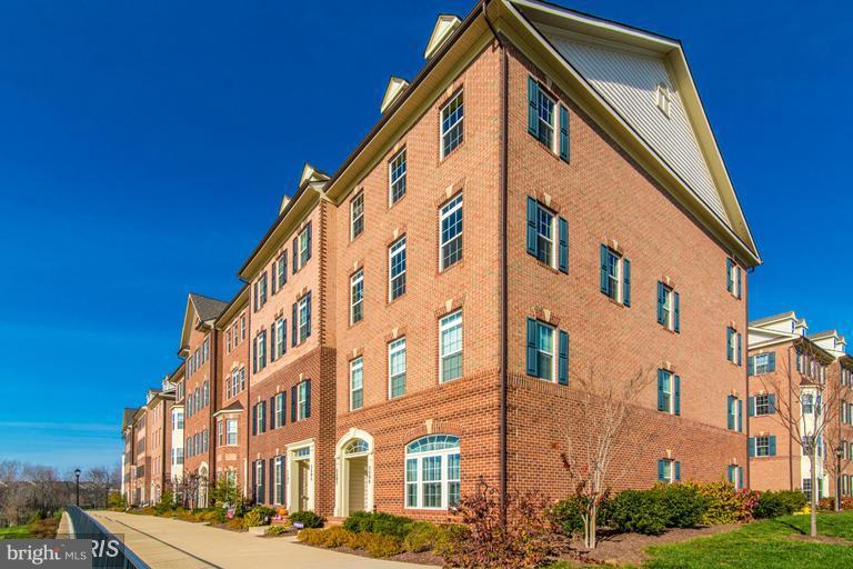 VILLAGES OF URBANA - Residential Lease