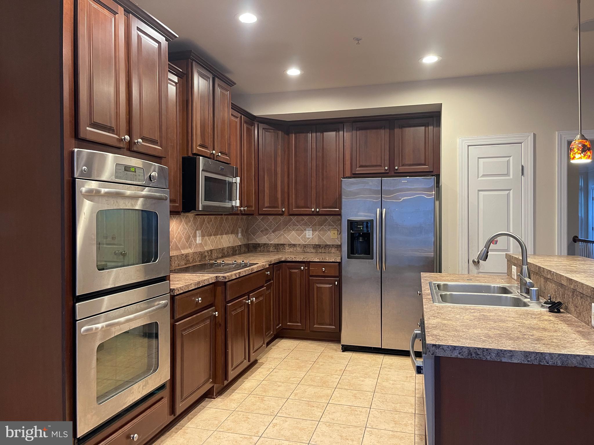 VILLAGES OF URBANA - Residential Lease