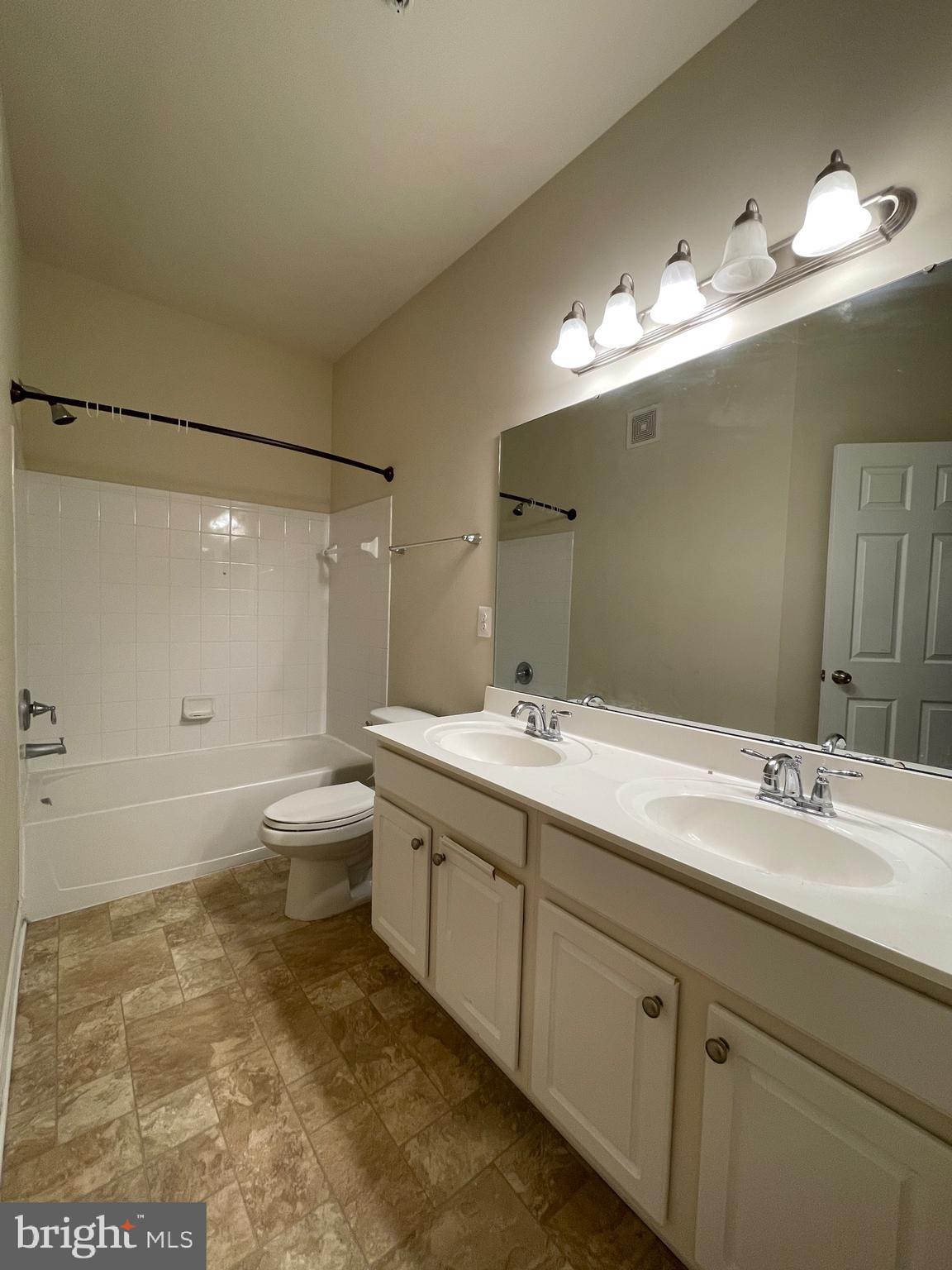 VILLAGES OF URBANA - Residential Lease