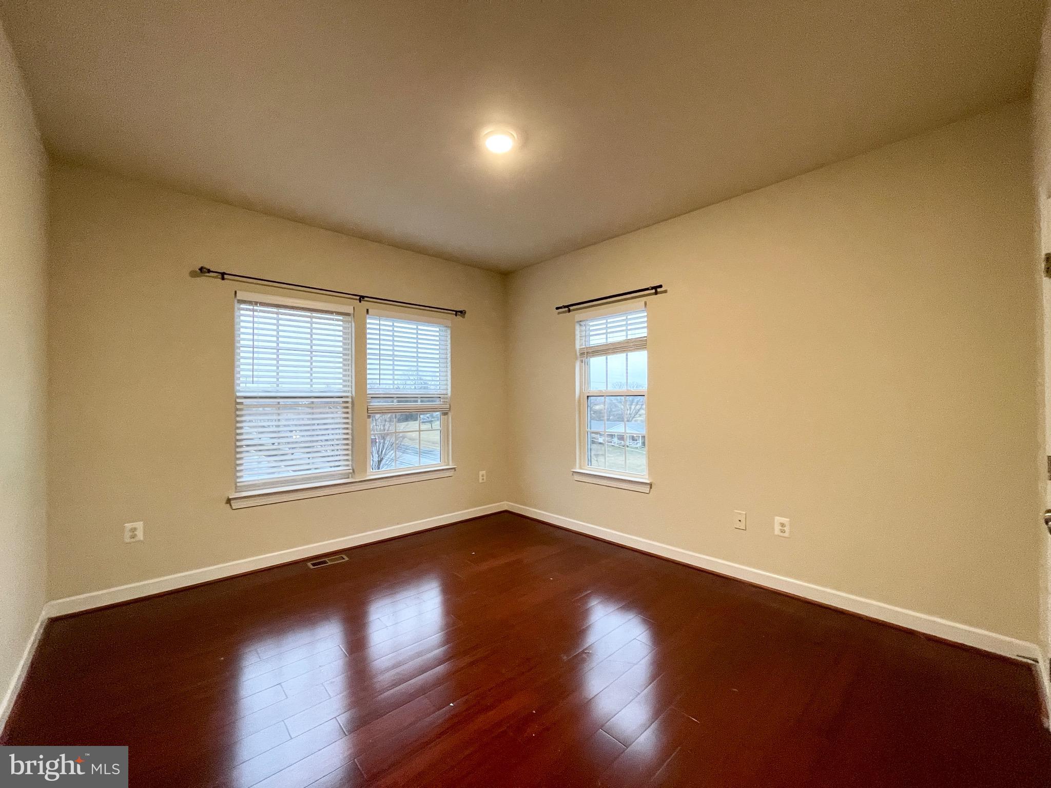 VILLAGES OF URBANA - Residential Lease