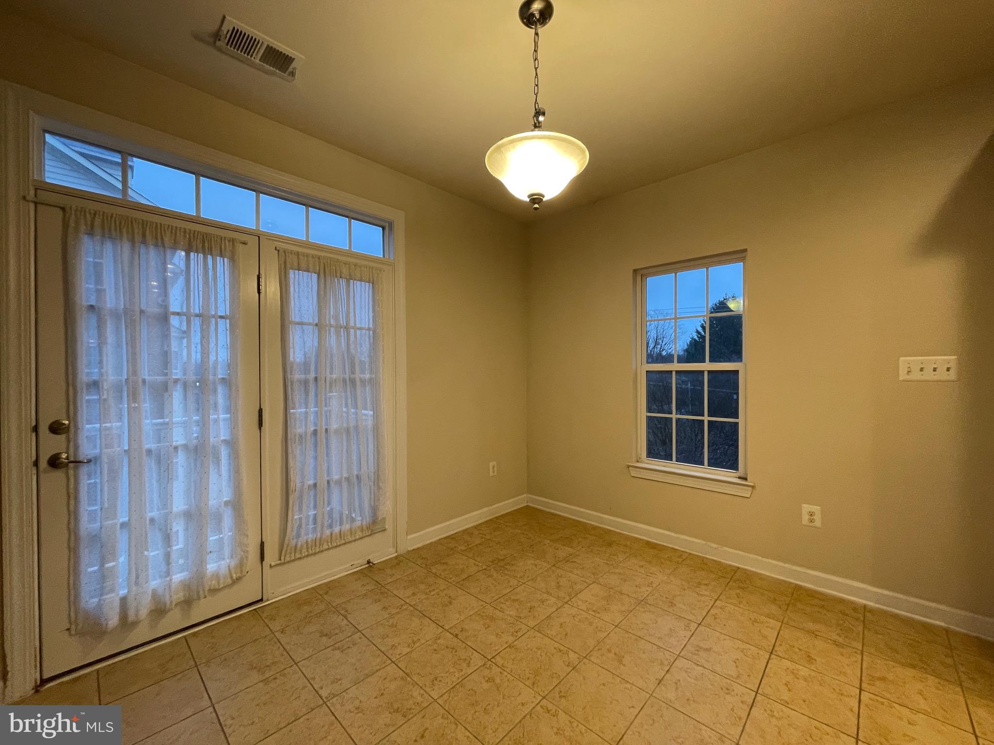 VILLAGES OF URBANA - Residential Lease