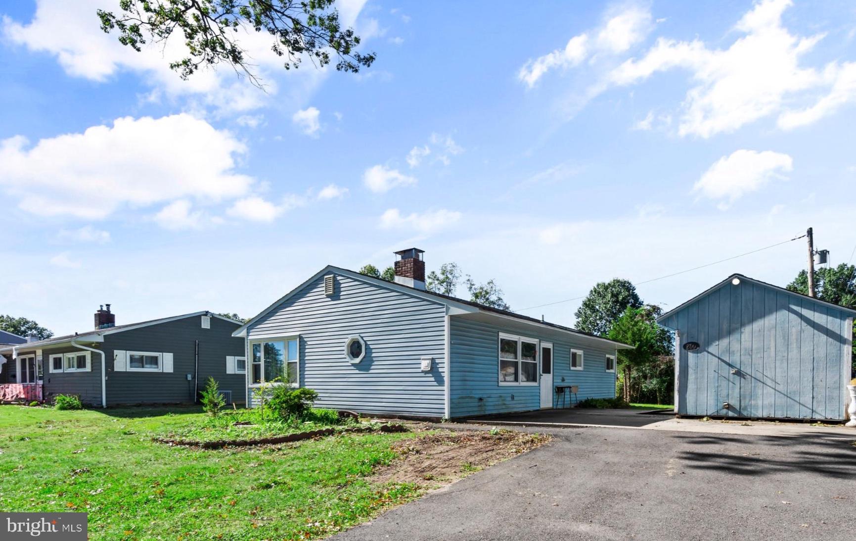 260 THORNRIDGE DRIVE