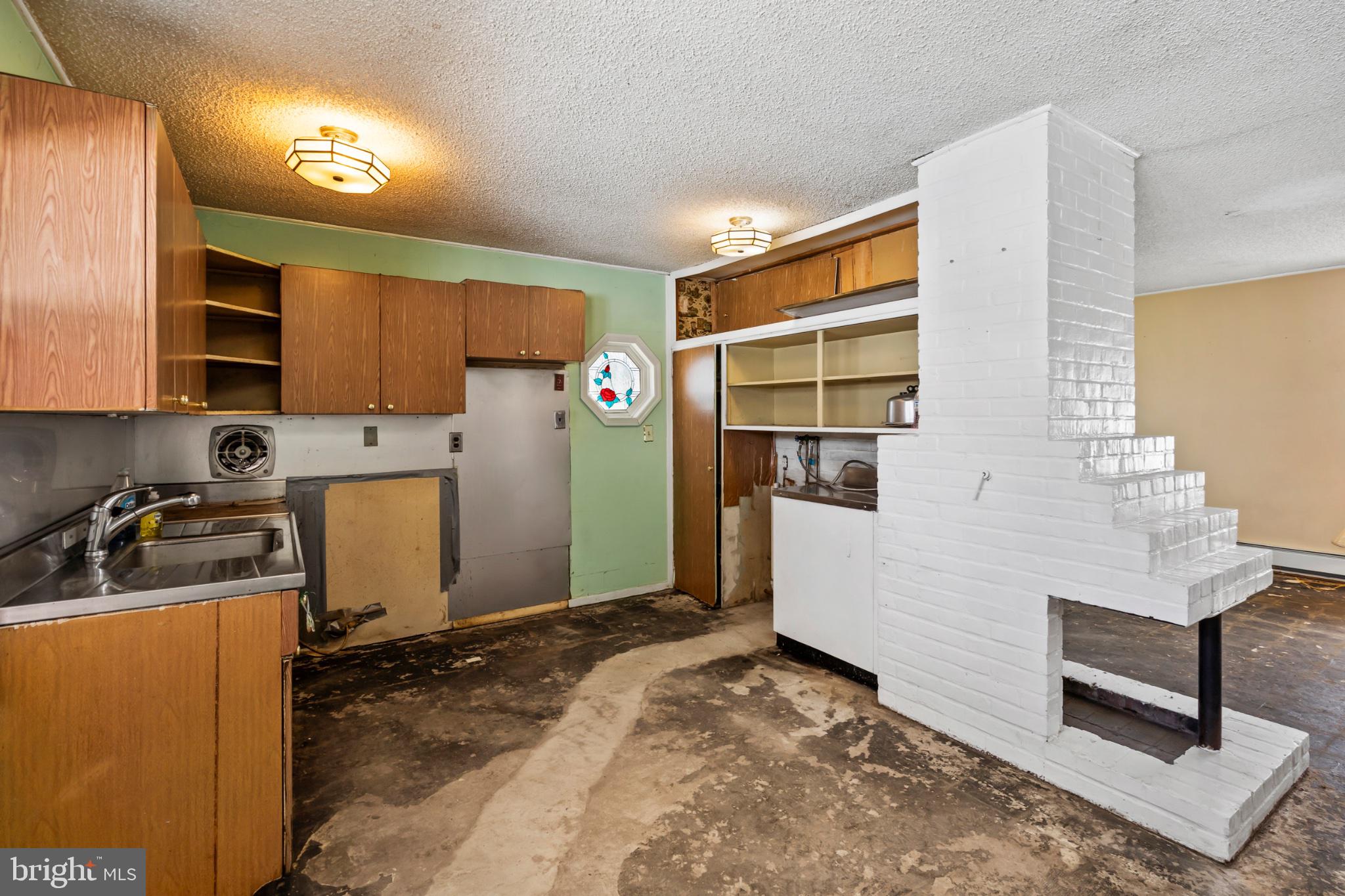 260 THORNRIDGE DRIVE