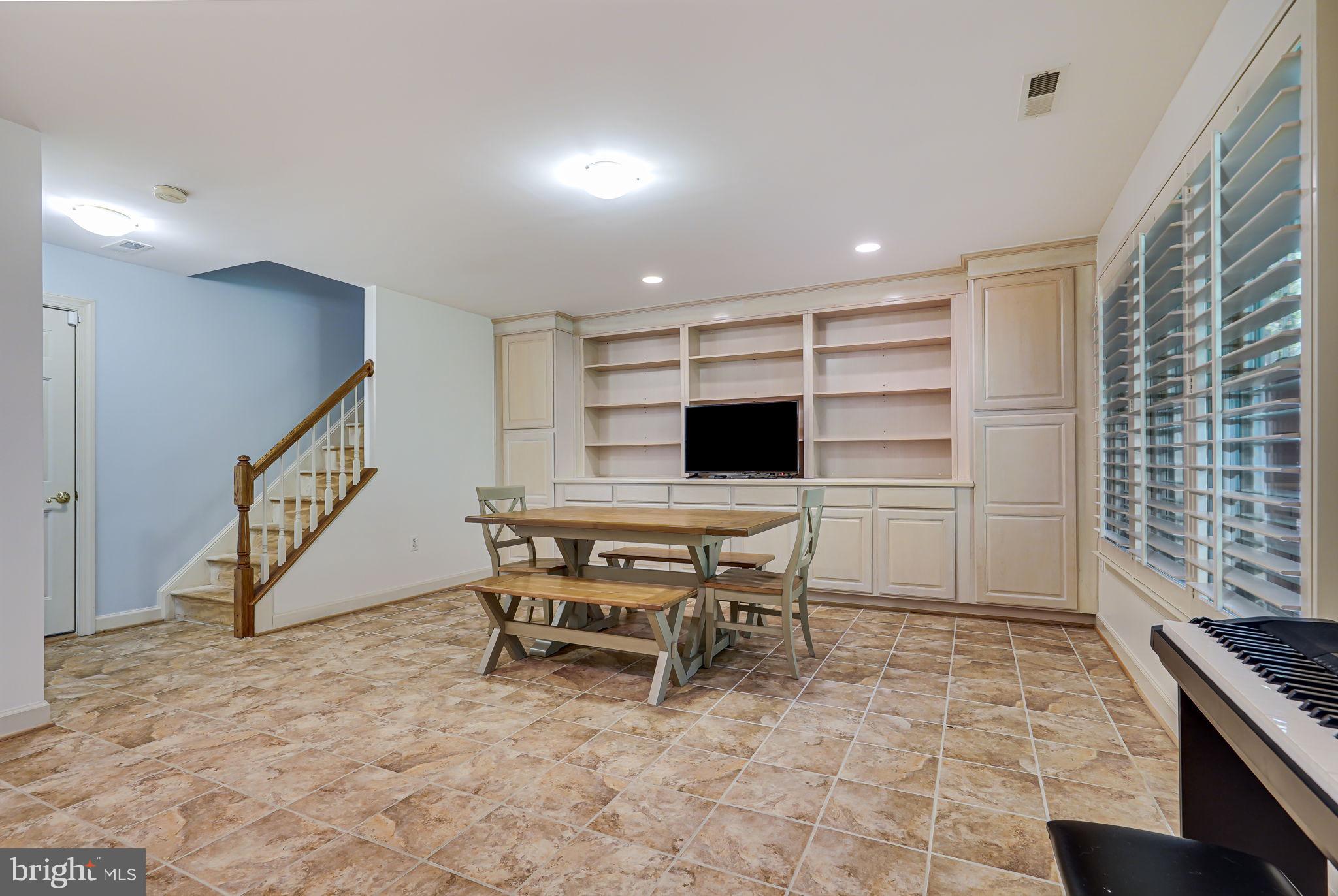 REES ESTATE - Residential Lease