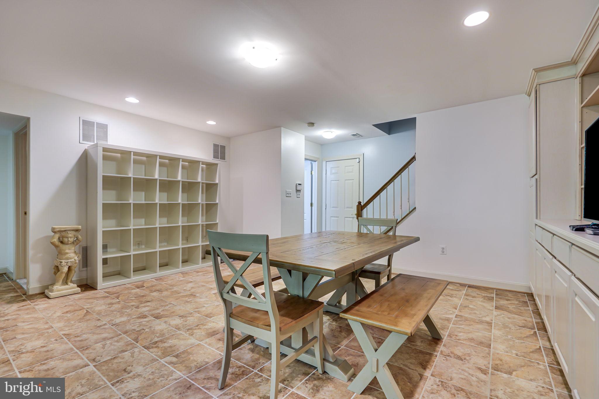 REES ESTATE - Residential Lease