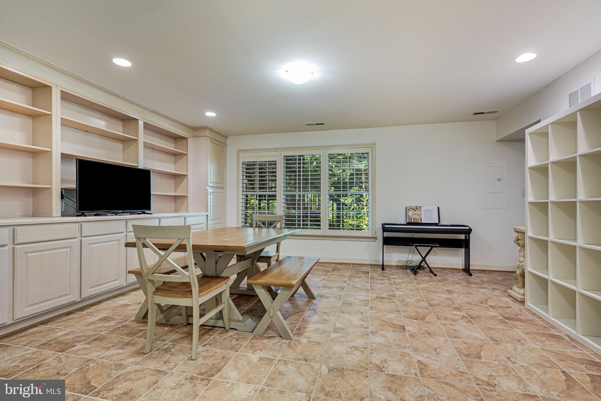 REES ESTATE - Residential Lease