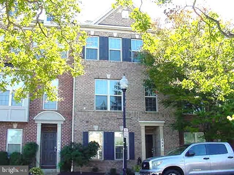 Townhouse For Sale - 8883 Cherry Street<br/> MANASSAS, VA 20110