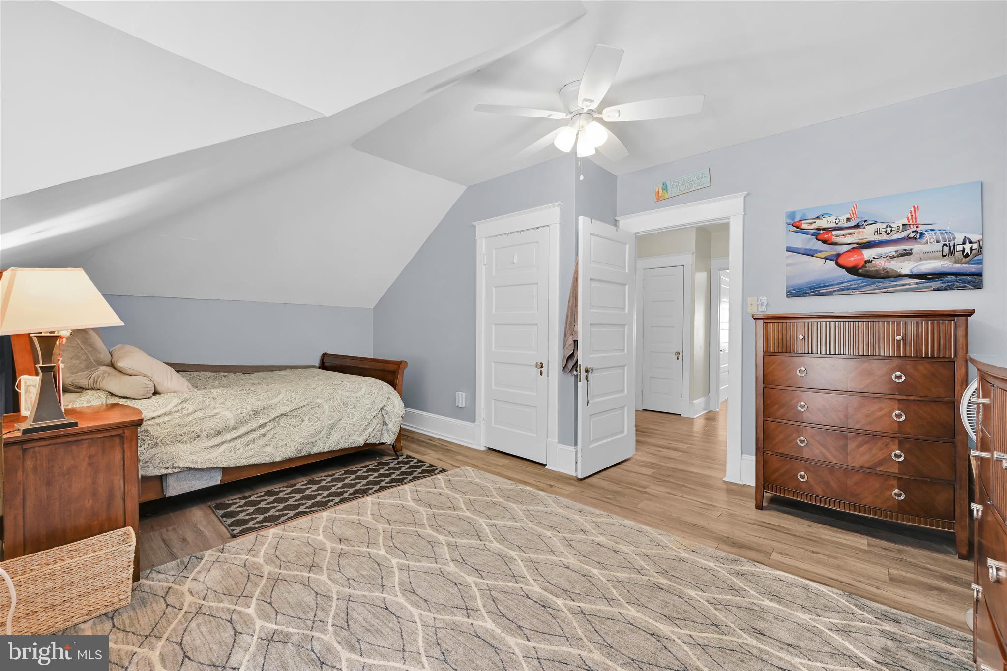 YORKVILLE - Residential