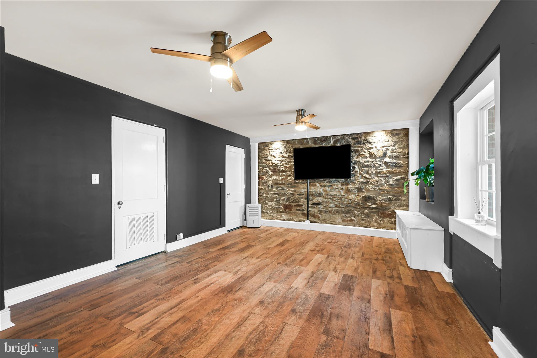 YORKVILLE - Residential