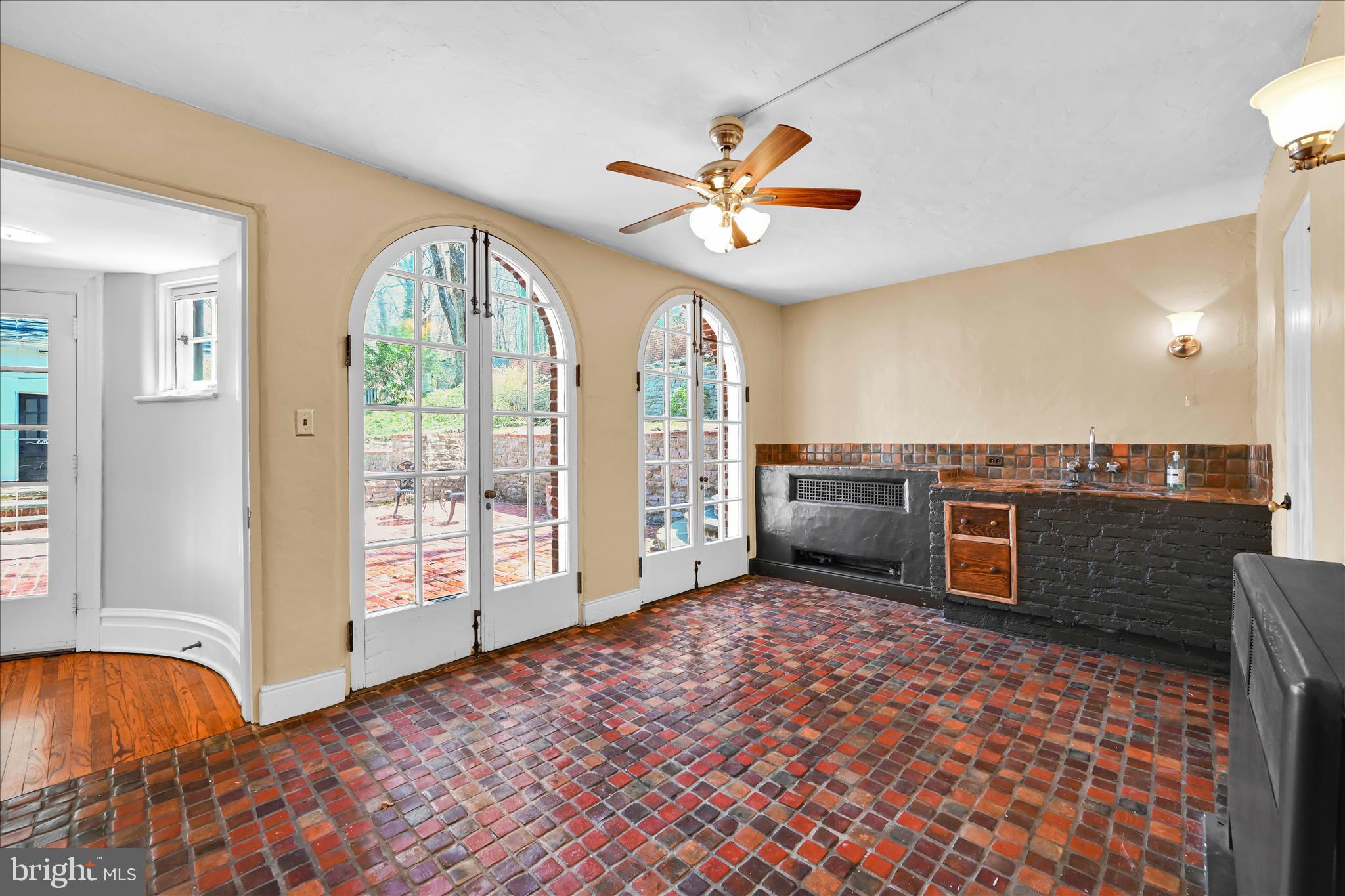 YORKVILLE - Residential