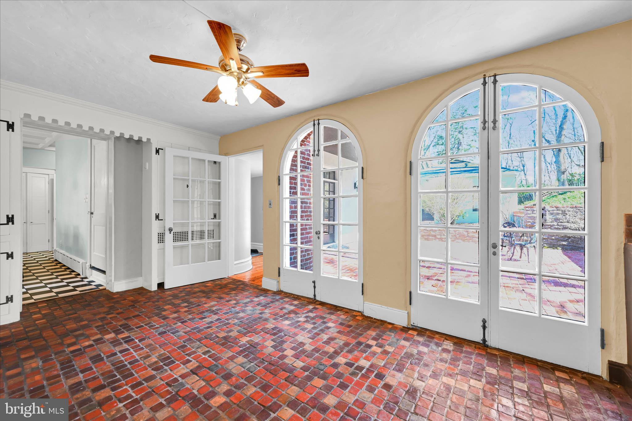 YORKVILLE - Residential