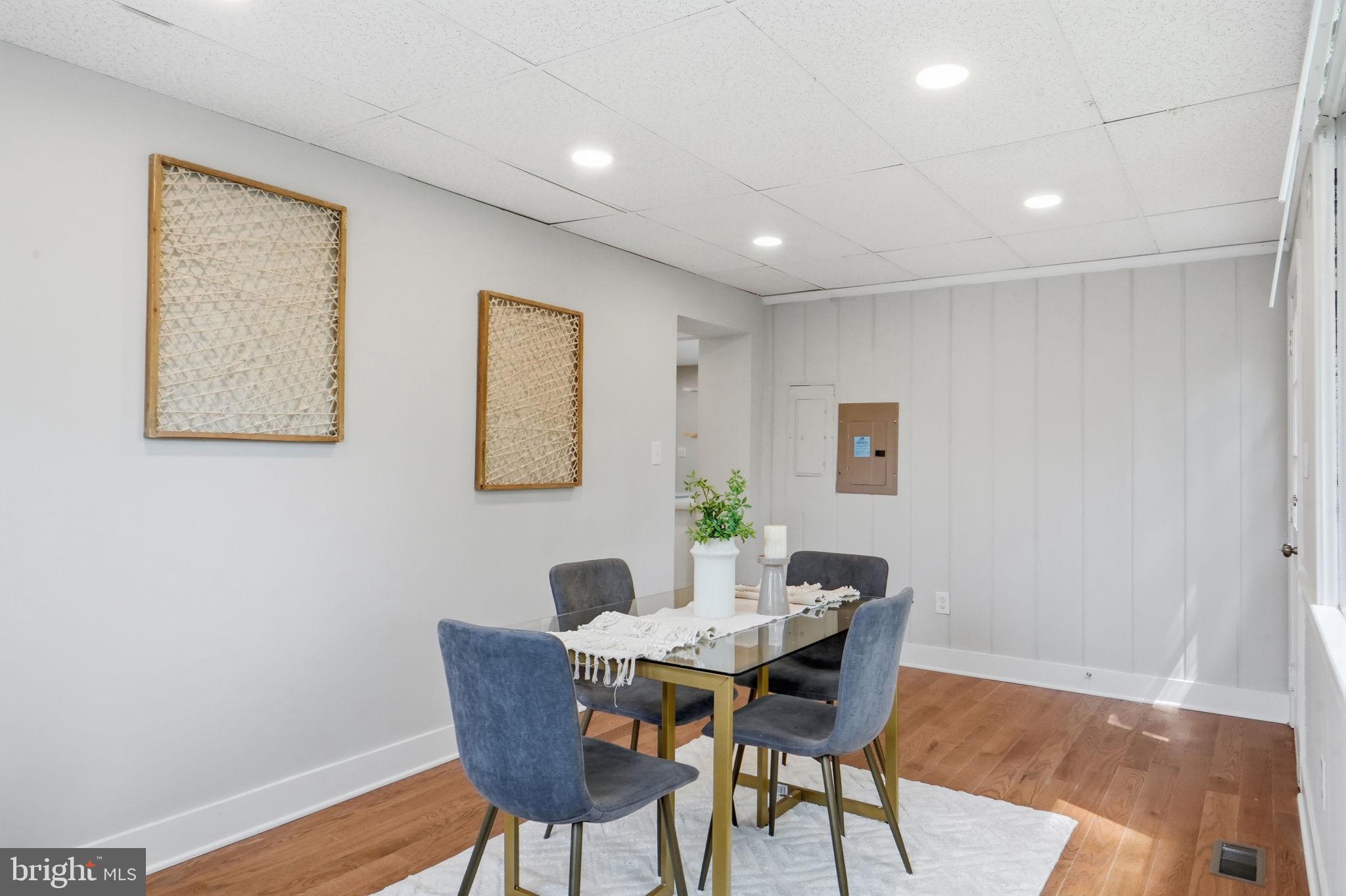 OAK SPRING - Residential